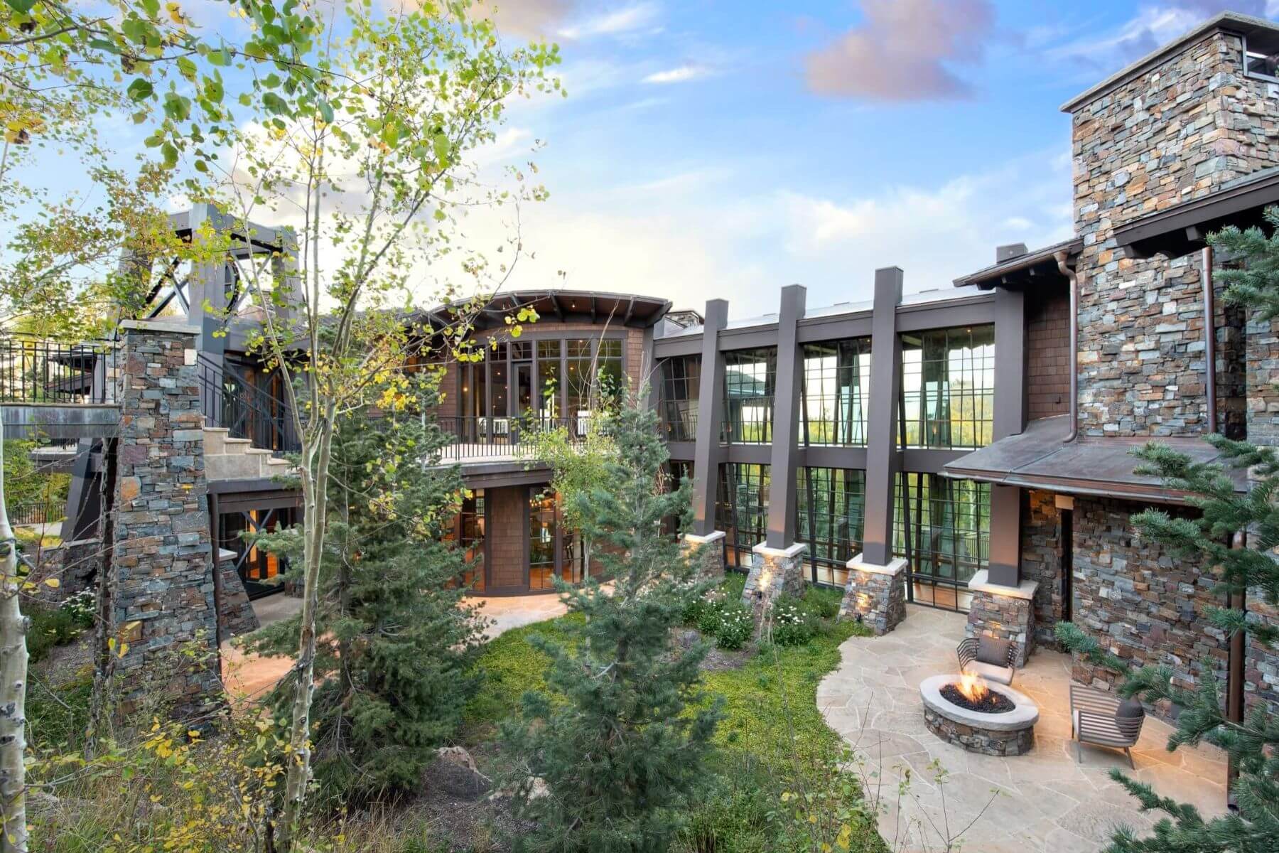 deer-valley-rear-outdoor